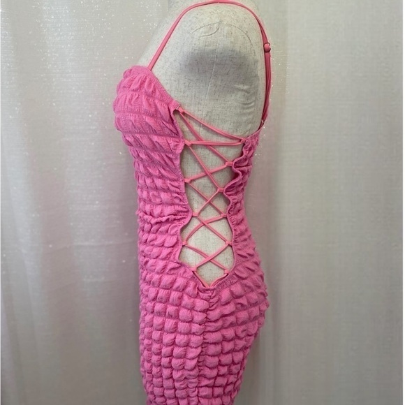 Criss Cross Side Bubble Pink Dress - Picture 3 of 5